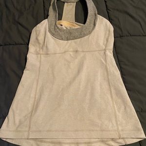Lulu top. I tore the tag but it’s a size 4. No rips or stains.